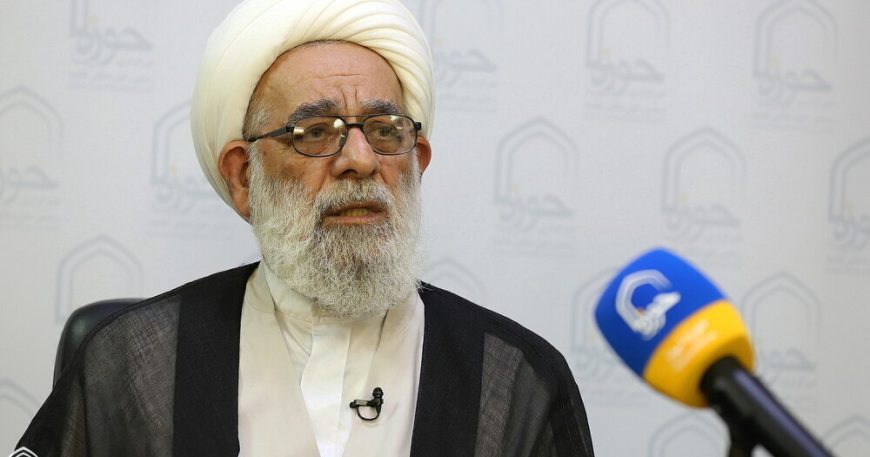 بازدید حجت الاسلام والمسلمین فرخ فال از غرفه مرکز فناوری در نمایشگاه الکامپ