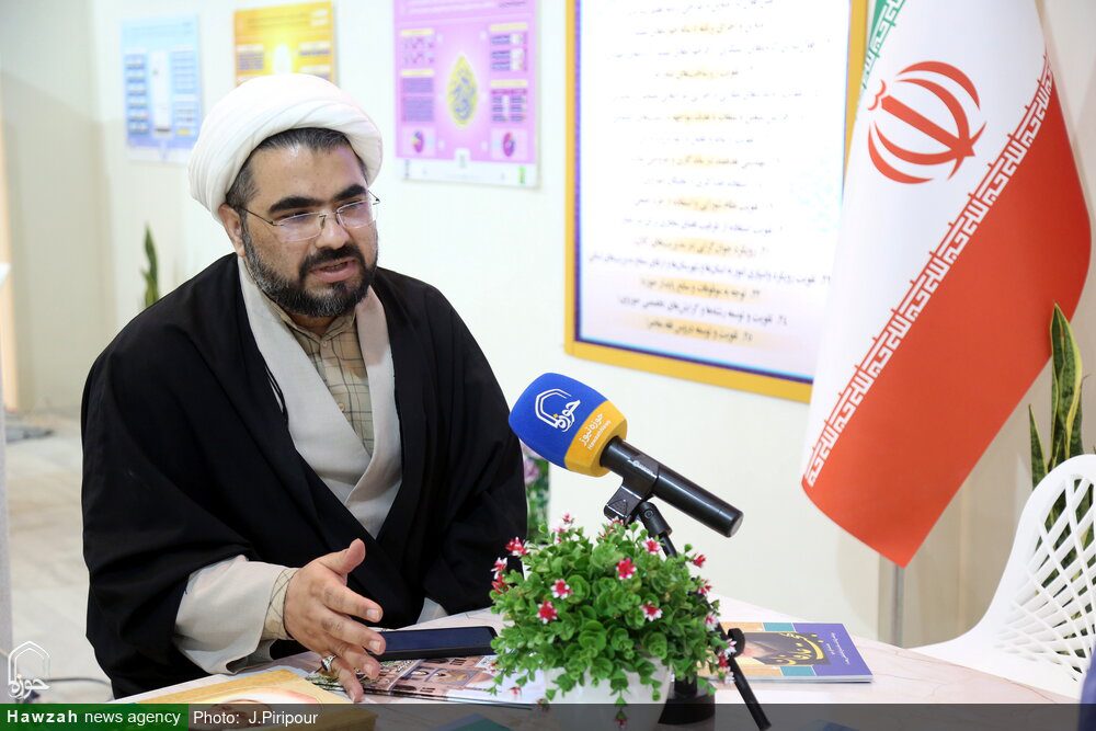 نگاهی به فعالیت‌های مرکز فناوری اطلاعات حوزه در نمایشگاه قرآن